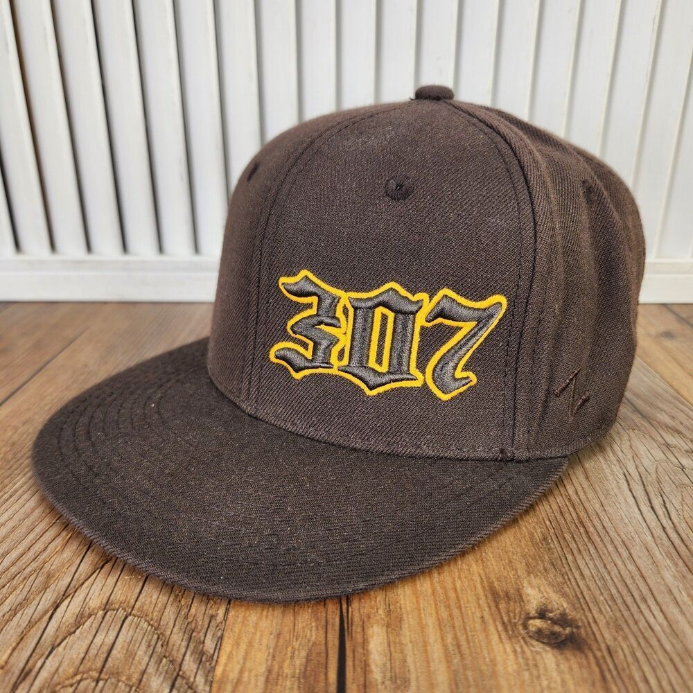 Zephyr 32/5 Chopped 307 Wyoming Size 7 1/4 Hat Cap Brown Flat Bill Old English